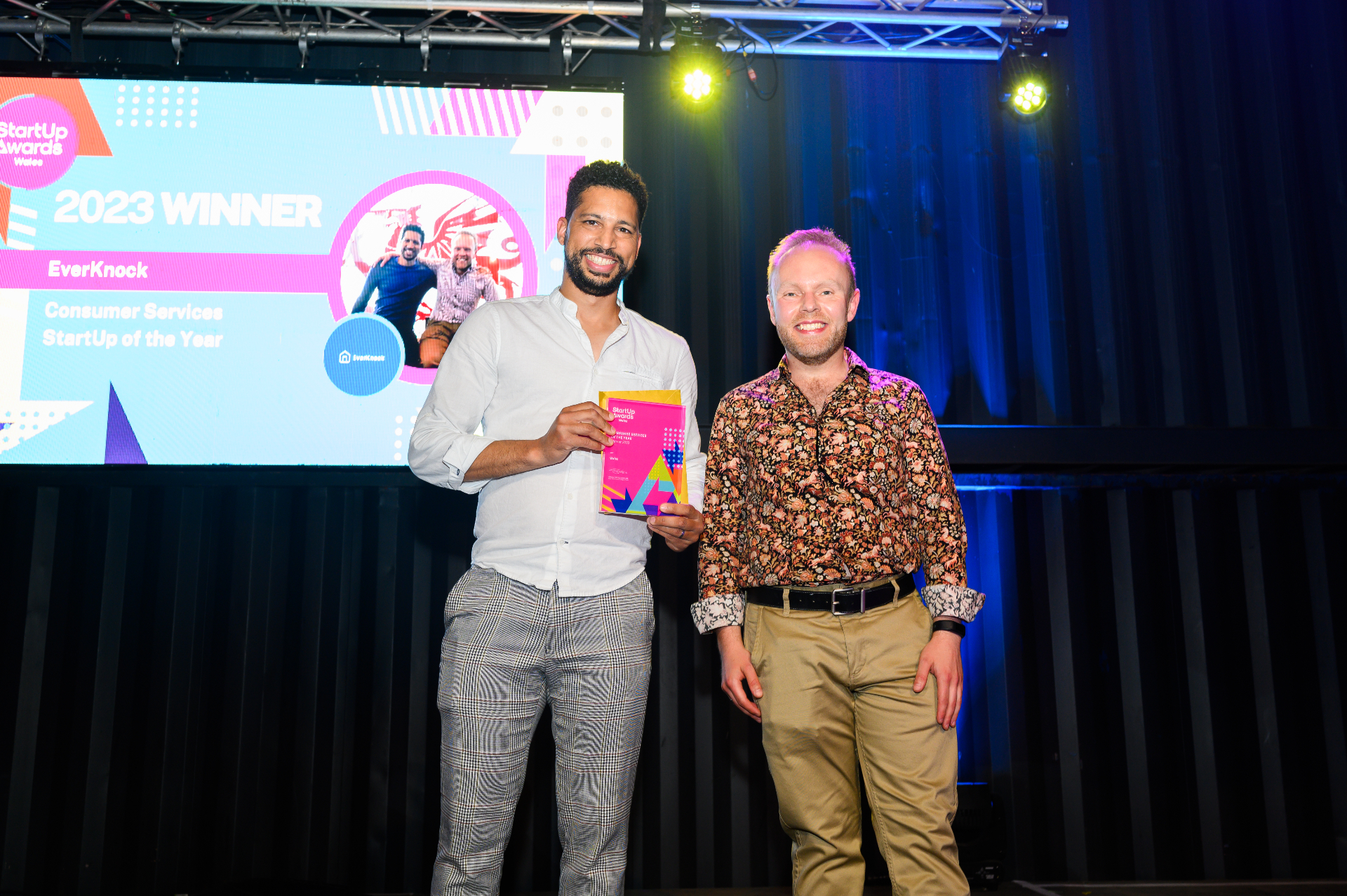 Dan receiving the 2023 StartUp Awards Consumer Services Startup of the Year award for EverKnock